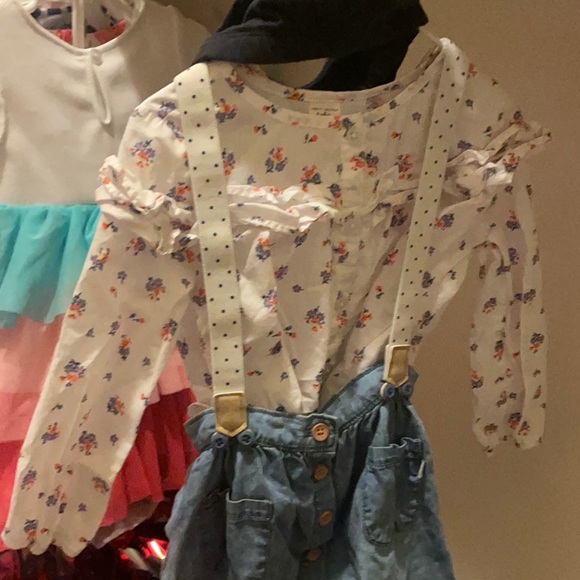 Osh B Gosh: 6pc matching set. 18M Skirt, 18-24M tops, 18M Bloomers - Picture 3 of 11